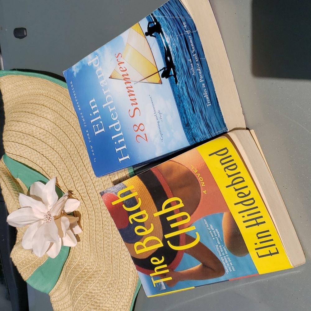 Beach Sunmer Vaca Reading Books 2 Erin Hilderbrand 28 Summers & Beach Club  PB